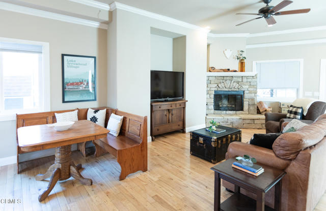 385 Spruce Drive, Lake Arrowhead CA: https://media.crmls.org/mediaz/6eaed12d-fb7f-47d9-9770-026d9d112d8c.jpg
