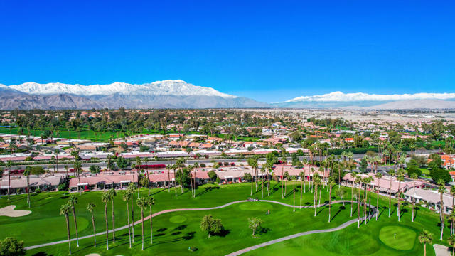 76745 Chrysanthemum Way, Palm Desert CA: https://media.crmls.org/mediaz/6eaeee98-483b-42eb-96de-1e2b626caf75.jpg