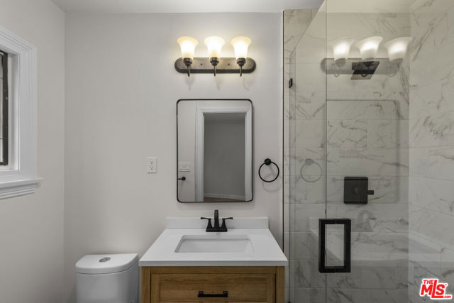 8607 Clifton Way, Beverly Hills CA: https://media.crmls.org/mediaz/6eaf01d6-ed21-42d7-8948-906c3225c930.jpg