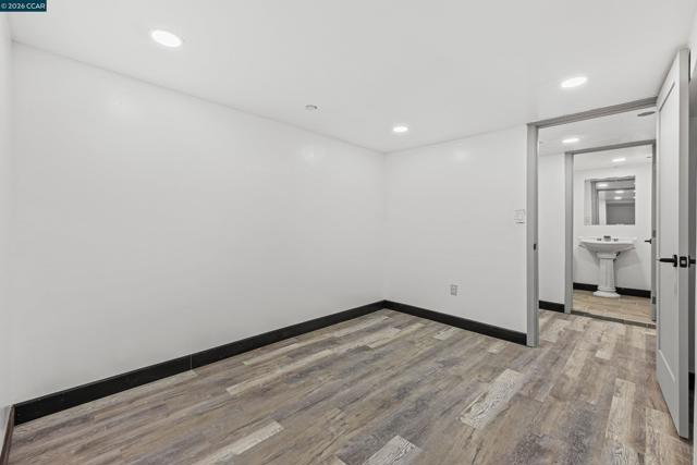 Image 36 of 48 For 390 Guttenberg St