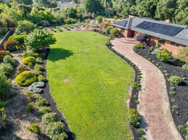 20811 Norada Court, Saratoga CA: https://media.crmls.org/mediaz/6eb07169-b217-42f8-83ac-c577ca3306d2.jpg