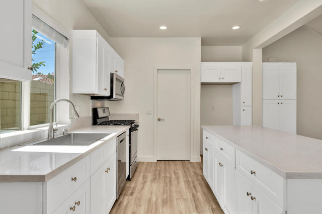 33912 Whispering Palms Trail, Cathedral City CA: https://media.crmls.org/mediaz/6eb0f080-ca9a-4ef5-812d-413ca2ac403c.jpg