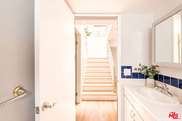 980 Oneonta Drive, Los Angeles CA: https://media.crmls.org/mediaz/6eb177b7-7146-498f-b937-168fa3d65070.jpg