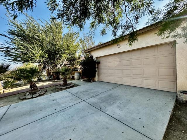 13569 Caliente Drive, Desert Hot Springs CA: https://media.crmls.org/mediaz/6eb1a519-d821-47b6-aa55-831c8a1a0a47.jpg