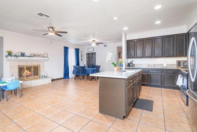 400 Colt Street, San Jacinto CA: https://media.crmls.org/mediaz/6eb1b5d3-4ecb-4f9a-9a2a-0aa8b6b55f6c.jpg