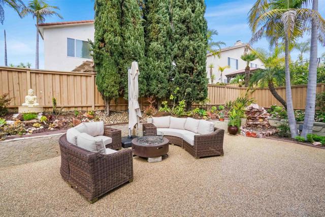 5032 Manor Ridge Ln, San Diego CA: https://media.crmls.org/mediaz/6eb1bded-630e-4805-85b3-4ddce28708bc.jpg