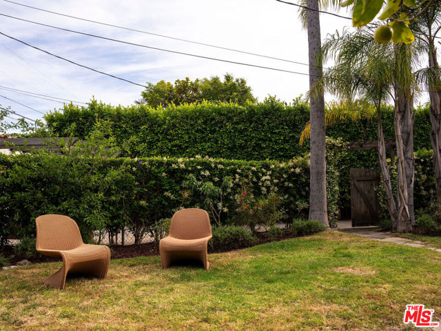 1444 S Sierra Bonita Avenue, Los Angeles CA: https://media.crmls.org/mediaz/6eb24638-4e71-4d89-8089-70d6b6a99413.jpg