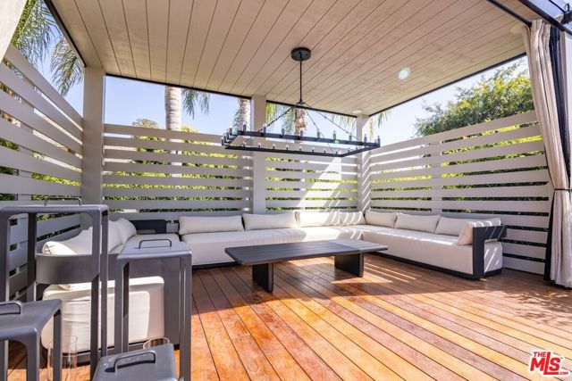 2717 Motor Avenue, Los Angeles CA: https://media.crmls.org/mediaz/6eb27477-0906-44a1-aede-604877e3f71f.jpg