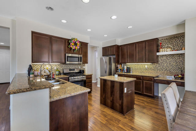 Image 11 of 49 For 37897 Chesterfield Street