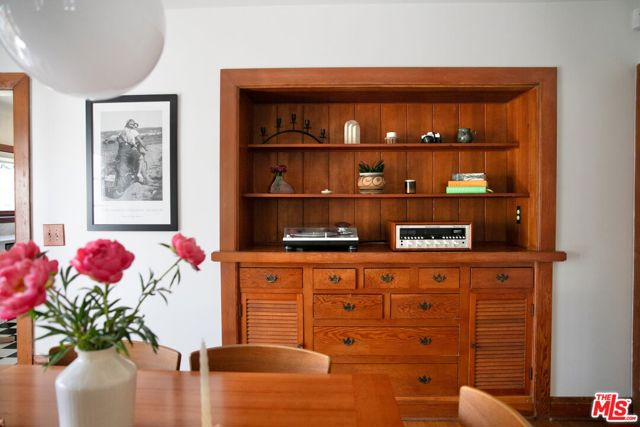898 N Chester Avenue, Pasadena CA: https://media.crmls.org/mediaz/6eb2ce02-d9a4-48d9-a5b9-1e6915b12b85.jpg