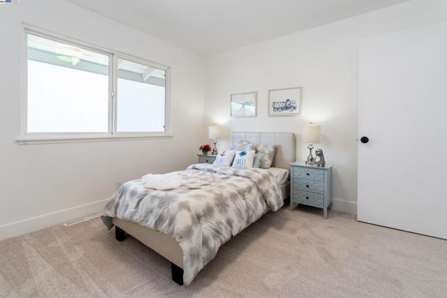 4406 Sugarland Ct, Concord CA: https://media.crmls.org/mediaz/6eb31145-667b-4697-962b-6b7d8d877e84.jpg