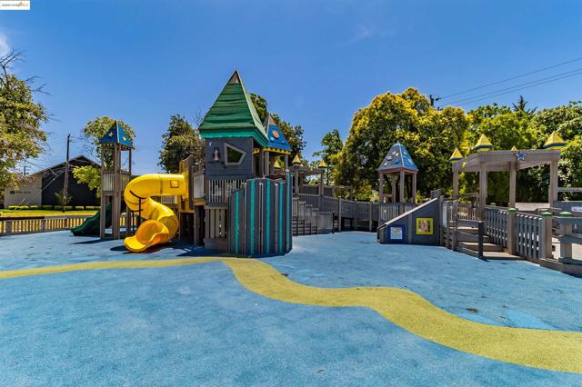 2059 Olivera Rd, Concord CA: https://media.crmls.org/mediaz/6eb3a916-e5b4-4696-9e27-1f82142f311b.jpg