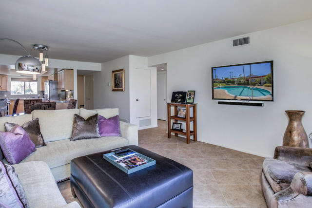45780 Ocotillo Drive, Palm Desert CA: https://media.crmls.org/mediaz/6eb3fb58-5aca-4d27-9643-ffd7f4b88d23.jpg