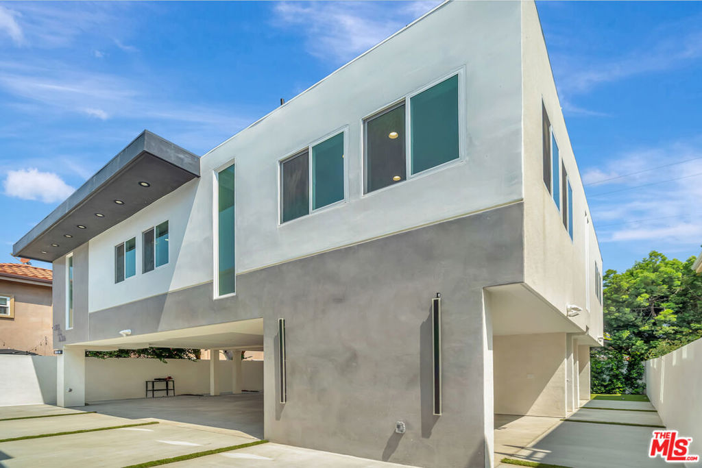 11611 Burbank Boulevard #11615 3/4
