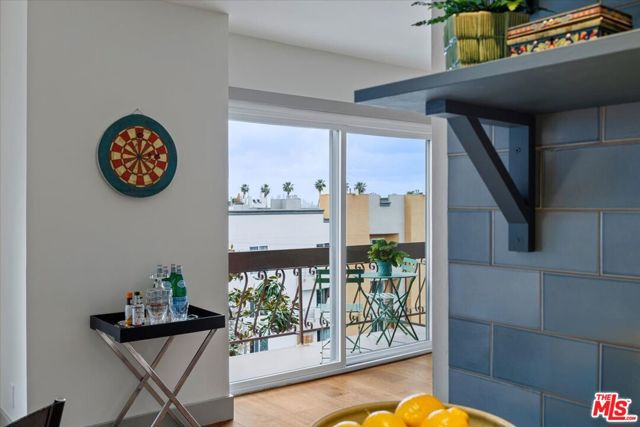 1735 N Fuller Avenue, Los Angeles CA: https://media.crmls.org/mediaz/6eb43a99-1782-43be-8a6d-1bf4f021ab3f.jpg