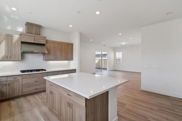 605 Santa Ynez Way, Marina CA: https://media.crmls.org/mediaz/6eb44151-796e-4a03-ae6e-9dd0629c825b.jpg