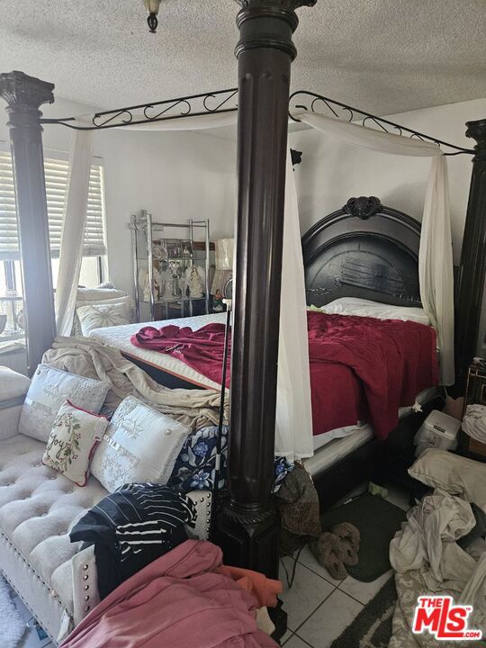 https://media.crmls.org/mediaz/6eb472f6-0556-4a5e-b9be-470a7eddffe3.jpg?preset=X-Large