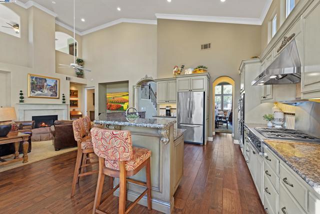 259 Alden Ln, Livermore CA: https://media.crmls.org/mediaz/6eb512f6-7775-4b87-bda6-e979c88d6226.jpg