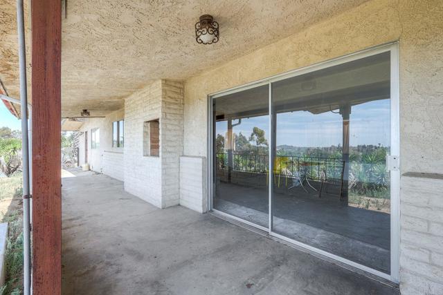Detail Gallery Image 13 of 23 For 2345 Mira Sol Dr, Vista,  CA 92084 - 2 Beds | 2 Baths