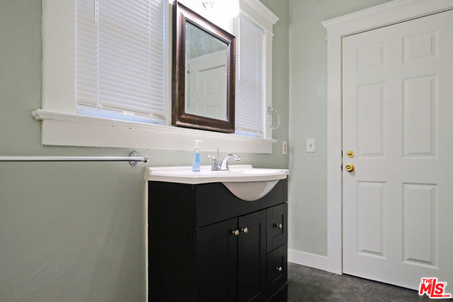 1616 W 24th Street, Los Angeles CA: https://media.crmls.org/mediaz/6eb56183-6523-41fb-8cba-93b8a9a7f8e3.jpg