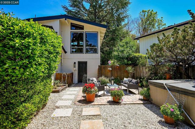 241 Lombardi Cir, Walnut Creek CA: https://media.crmls.org/mediaz/6eb5c494-7c6b-4064-b1e6-6d3dca29ac84.jpg