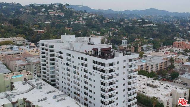 7250 Franklin Avenue, Los Angeles CA: https://media.crmls.org/mediaz/6eb5de2a-575c-423c-a899-8b5e0bf75e40.jpg