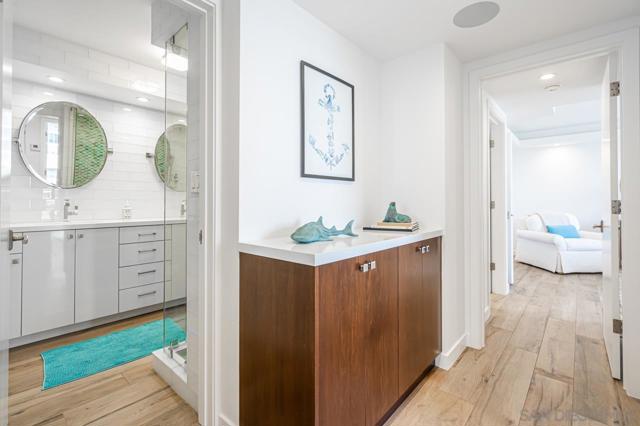 1760 Avenida Del Mundo, Coronado CA: https://media.crmls.org/mediaz/6eb6e753-91bc-4939-9c4e-0afbfd977726.jpg