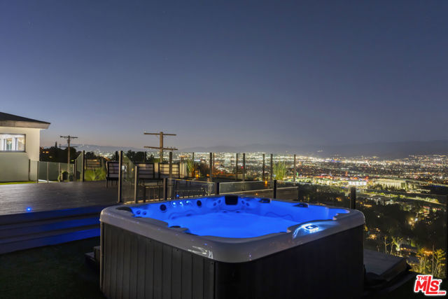 7308 Pacific View Drive, Los Angeles CA: https://media.crmls.org/mediaz/6eb6e82f-41c3-4083-81cb-165432559576.jpg