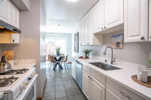 325 San Miguel Ct, Milpitas CA: https://media.crmls.org/mediaz/6eb78563-40ed-464b-bb1d-6b207ba5c54e.jpg