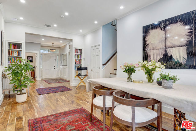 5111 Babcock Avenue, Valley Village CA: https://media.crmls.org/mediaz/6eb7c1a3-0a55-4988-a39c-f0f80ac4b3cb.jpg