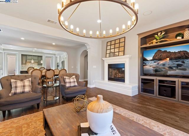 7563 Balmoral Way, San Ramon CA: https://media.crmls.org/mediaz/6eb81fd2-35f2-4341-8003-d286390f6b35.jpg