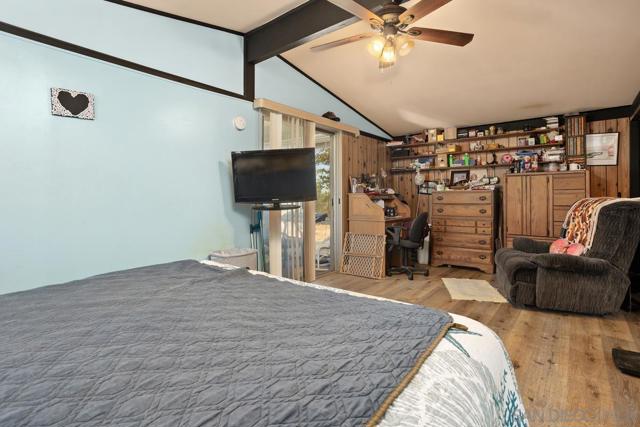 252 Santa Clara Dr, Vista CA: https://media.crmls.org/mediaz/6eb86751-7e6c-42a6-98e7-cad7cd0dfd39.jpg