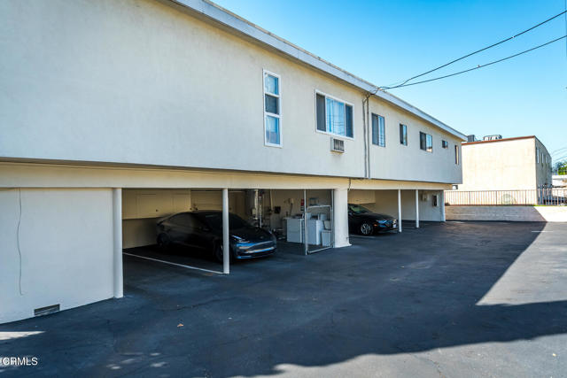 657 W Milford Street, Glendale CA: https://media.crmls.org/mediaz/6eb9601e-d4f5-474d-b4b3-e6c4d5f53e5f.jpg