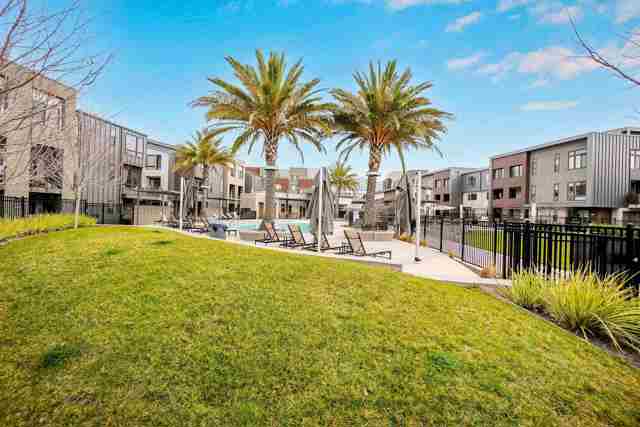 45039 Insight St, Fremont CA: https://media.crmls.org/mediaz/6eba2f4f-4533-4369-9a0b-8d9a3ef902eb.jpg