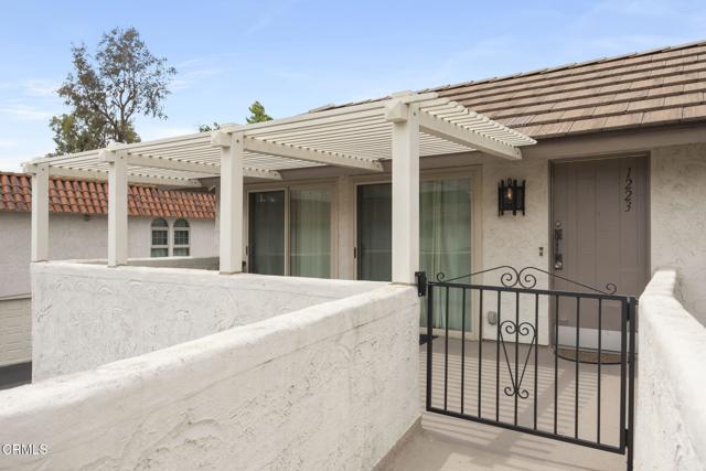 1223 Landsburn Circle, Westlake Village CA: https://media.crmls.org/mediaz/6eba48ae-9ad8-443e-ac92-ea967fd8ef1f.jpg