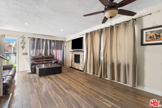 7312 Bright Avenue, Whittier CA: https://media.crmls.org/mediaz/6eba72eb-9199-4871-8efd-aa1189081f11.jpg