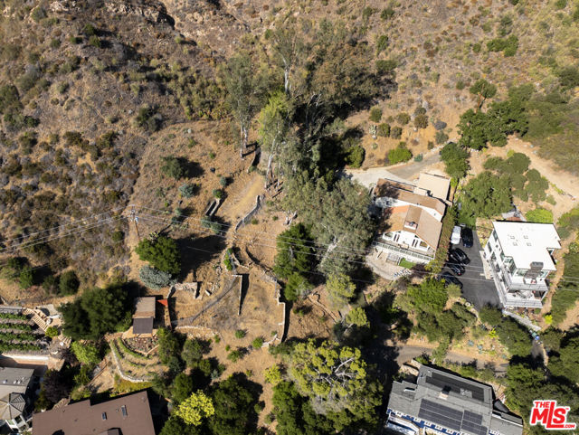 2100 Lakeshore Drive, Agoura Hills CA: https://media.crmls.org/mediaz/6eba8292-06ff-412d-a6eb-5ac6a0a953df.jpg