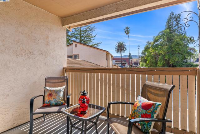 129 Ray St, Pleasanton CA: https://media.crmls.org/mediaz/6ebadb2b-193c-4d59-86c3-293eecbc982e.jpg