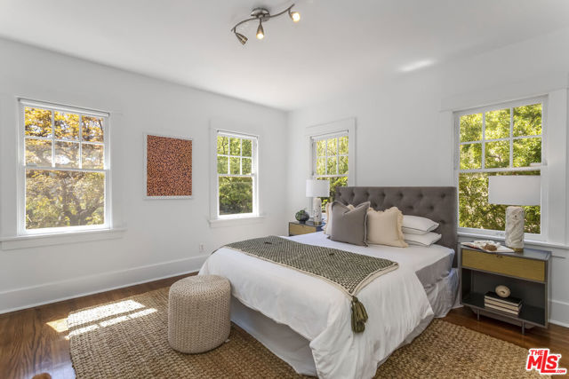 1622 N Orange Grove Avenue, Los Angeles CA: https://media.crmls.org/mediaz/6ebc2e1b-7481-4191-adb5-7f120b63ccff.jpg