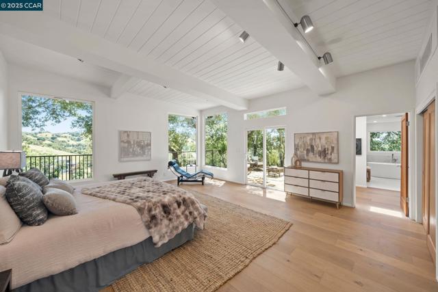 233 Melody Ln, Orinda CA: https://media.crmls.org/mediaz/6ebd9868-a4ec-4fa6-b910-a52bf8ae926a.jpg