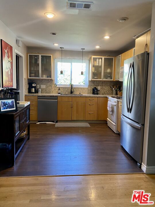 23020 Haynes Street, West Hills CA: https://media.crmls.org/mediaz/6ebdc0f1-0be6-4bd7-89bb-d827758d546d.jpg