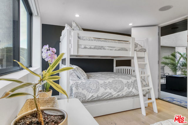 6209 Pacific Avenue, Playa del Rey CA: https://media.crmls.org/mediaz/6ebe7db2-651f-4094-b832-1a3f701cd1a4.jpg