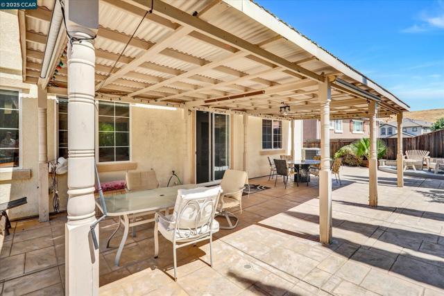 4007 Oak Knoll St, Antioch CA: https://media.crmls.org/mediaz/6ebefed6-1f96-48ac-990e-09147d8469db.jpg