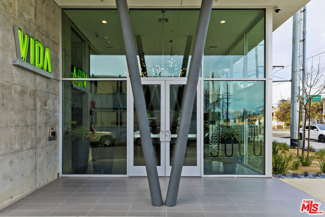 11036 Moorpark Street, Los Angeles CA: https://media.crmls.org/mediaz/6ebf07e6-e466-4f0d-bb4f-a492de89c8a7.jpg