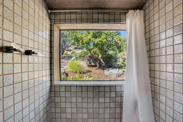 31 Asoleado Place, Carmel Valley CA: https://media.crmls.org/mediaz/6ebf41db-9428-4b20-941f-d51f35efd878.jpg