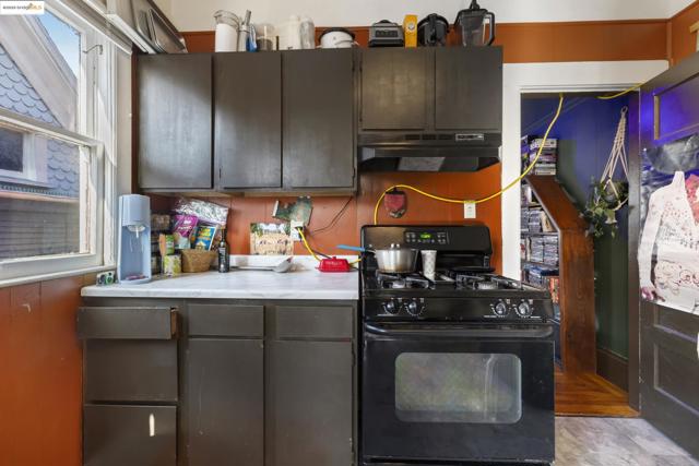 553 34Th St, Oakland CA: https://media.crmls.org/mediaz/6ebf85e5-1a0b-433a-b28d-414aab8b4905.jpg