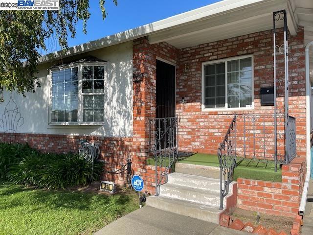 310 Taylor St, Fairfield CA: https://media.crmls.org/mediaz/6ec01450-5be9-42d5-828a-58d984720051.jpg
