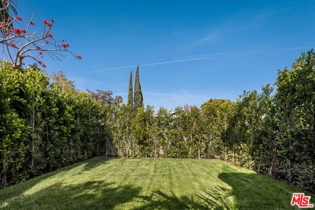 2457 Glyndon Avenue, Venice CA: https://media.crmls.org/mediaz/6ec016f2-459d-4ca3-a1d9-7d35c4197364.jpg