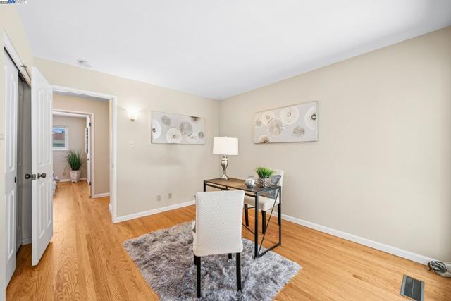 2082 Boxwood Way, Fremont CA: https://media.crmls.org/mediaz/6ec02cbb-d207-47e2-bc90-e11872f21155.jpg
