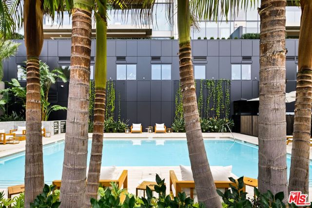 8899 Beverly Boulevard, Los Angeles CA: https://media.crmls.org/mediaz/6ec03a2c-f913-409e-a6ce-a4aaa0945b3b.jpg